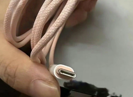 阿尔山苹果15维修店分享iPhone15USB-C数据线长啥样